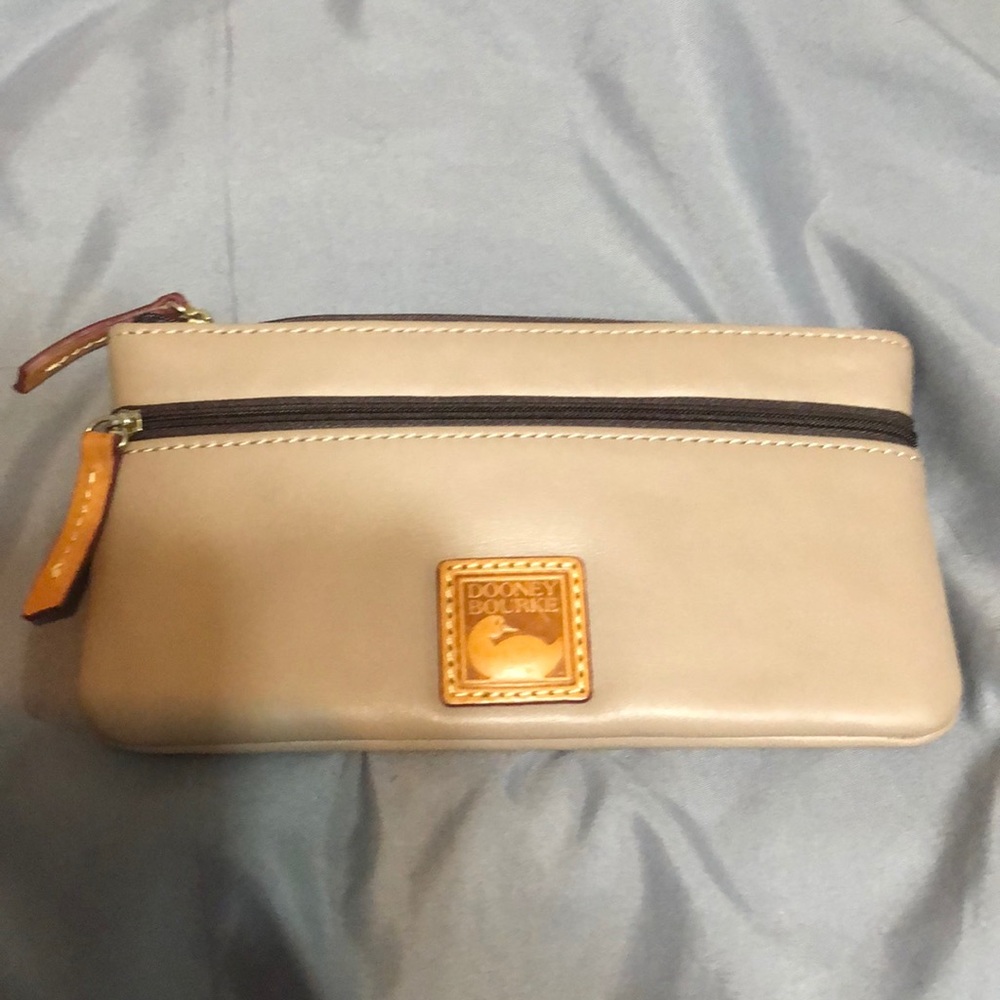 Dooney And Bourke wristlet